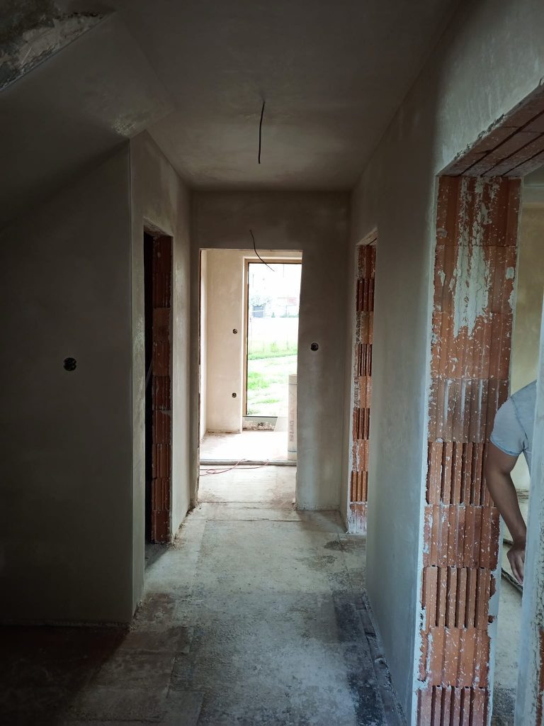 Demjata, odovzdané sádrové omietky Alfa a Q4, extra povrchová úprava finiš od Dolina Nidy Omega.