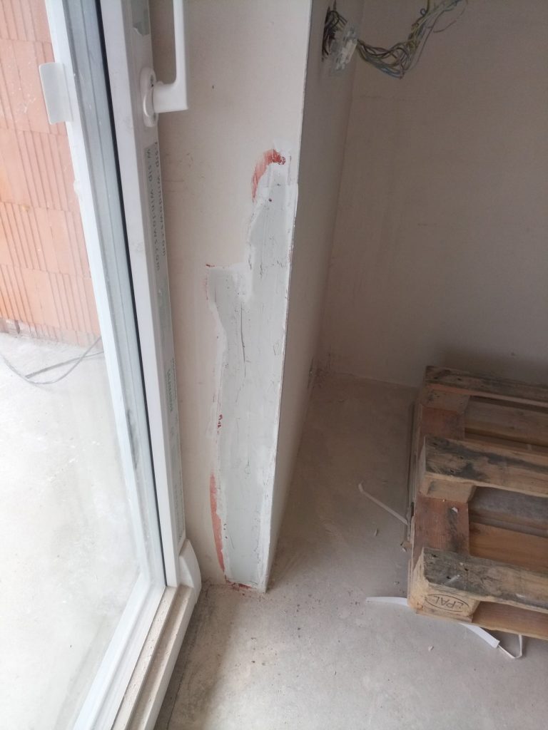 Emergency pre kamaráta: sadru vždy opravíš, aj také praskliny, ak statika nepustí