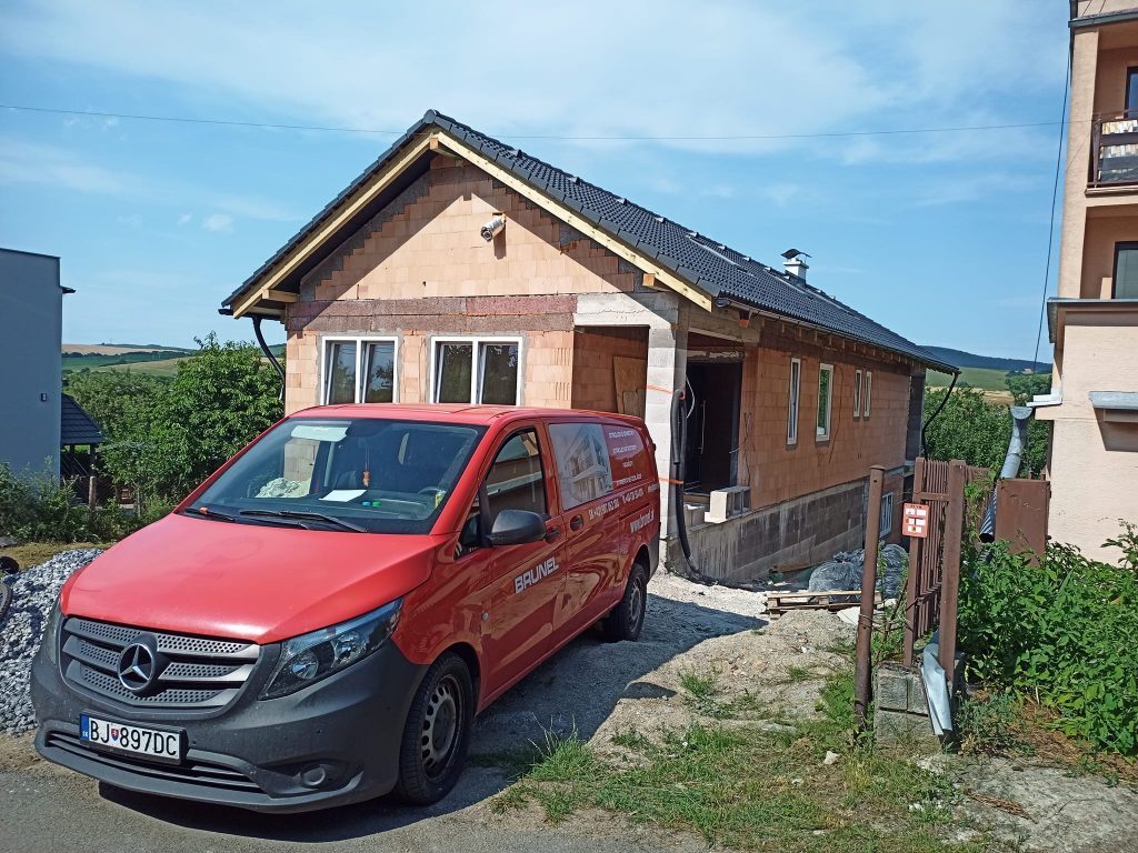 Fulianka, sádrové omietky odovzdané, pokračujeme s poterom