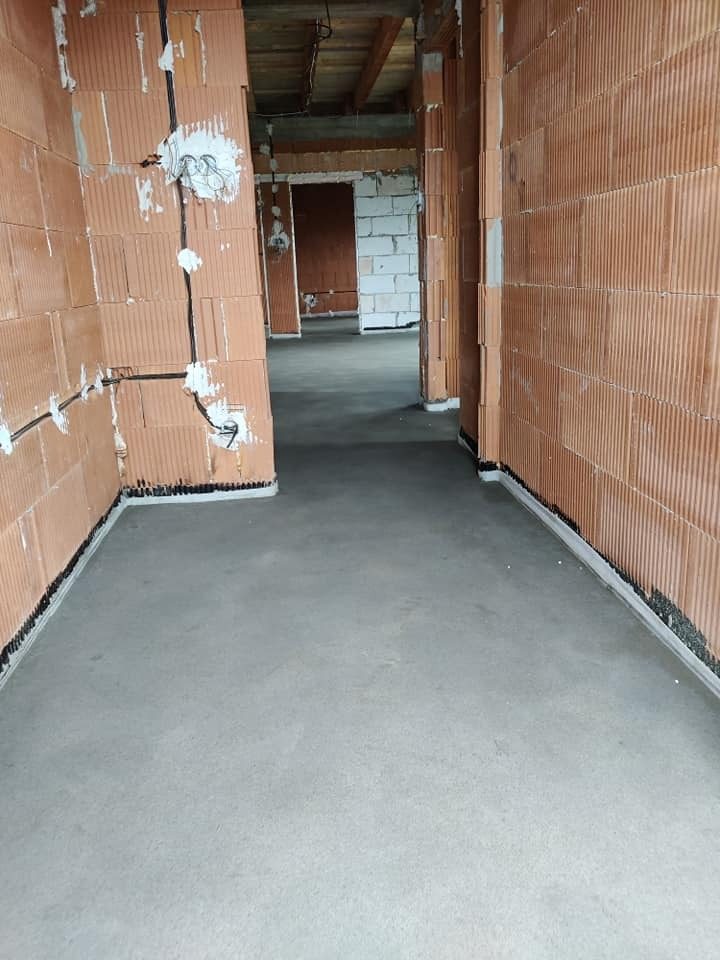 Malý Šariš, poter hotový, nasleduje omietka