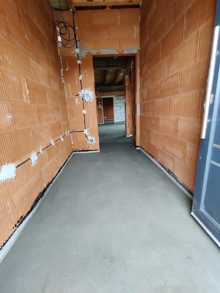Malý Šariš, poter hotový, nasleduje omietka