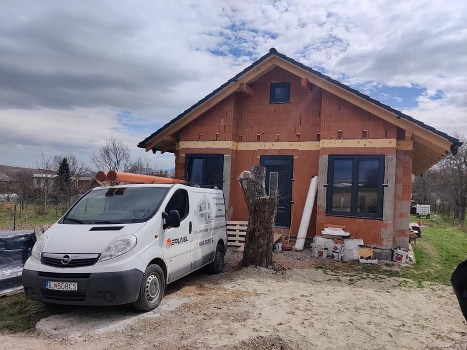 Malý Šariš, poter hotový, nasleduje omietka