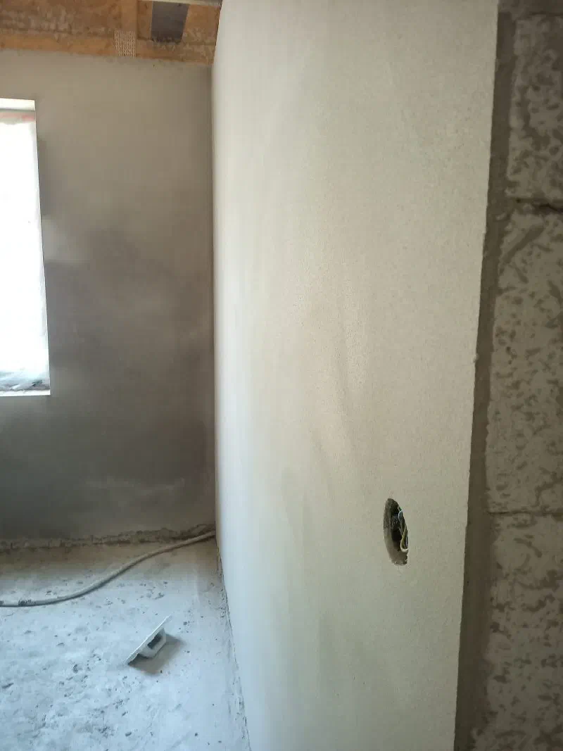 Vyšný Hrušov, aj tam sme odovzdali k spokojnosti zákazníka MPI 25 cem-vap omietku, čaká nás ešte poter a máme hotovo – fotka 3